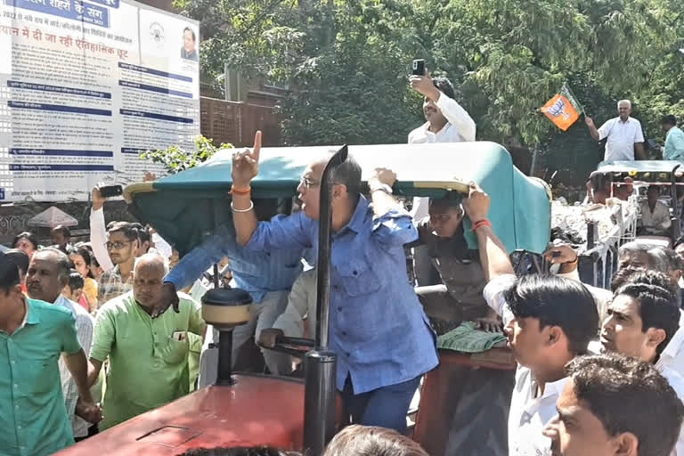 Sanganer MLA Ashok Lahoti protest at greater Nigam with trollies filled with garbage, know details