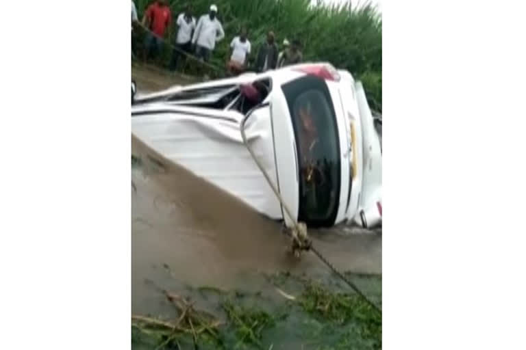Father & daughter died after car washed away in flooded stream in Maharashtra's Satara