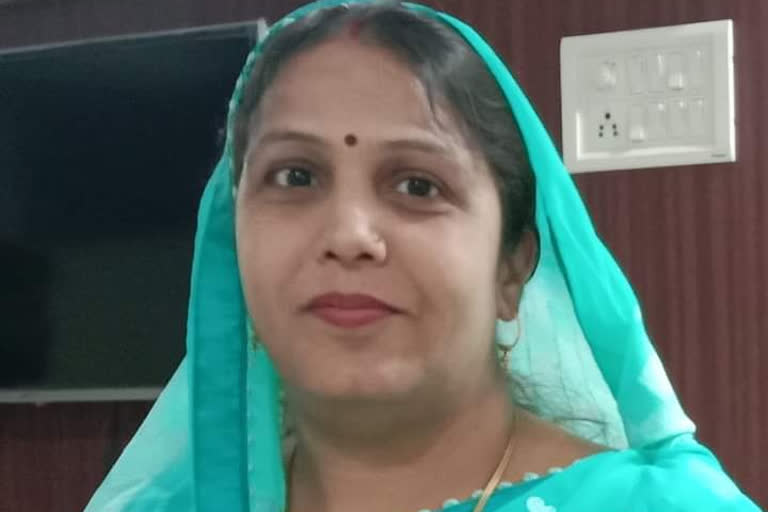 varsha malviya elect president in chicholi