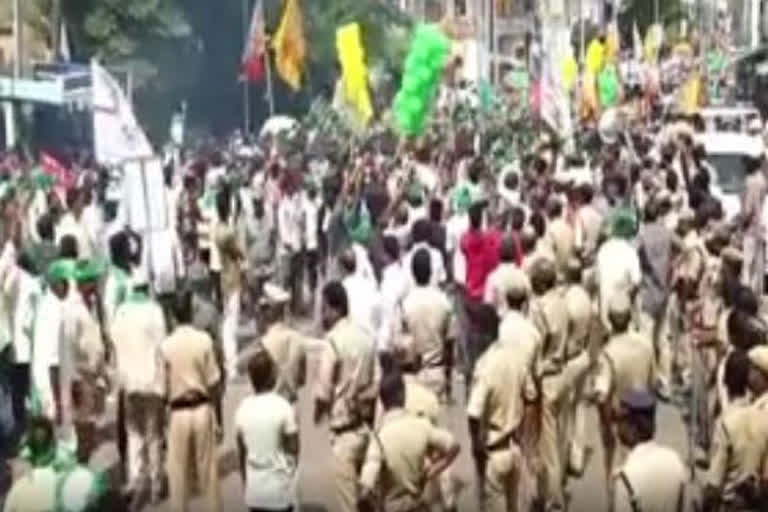 Stones, chappals, bottles hurled at Amaravati Pada Yatra in Andhra town; ruling YSRCP MPs blamed