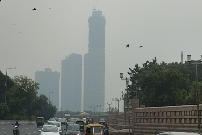 Pollution graph increased in Noida before Diwali