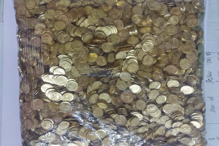 two-arrested-for-trying-to-sell-fake-gold-coins