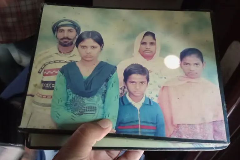 burning alive five members of the family  suicide in punjab  husband suicide in jalandhar  family burned alive  family burned alive in jalandhar punjab  യുവതിയെയും കുടുംബത്തെയും തീയിട്ട് കൊലപ്പെടുത്തി  ഭർത്താവ് ആത്മഹത്യ ചെയ്‌തു  യുവതിയെയും കുടുംബത്തെയും കൊന്ന് ഭർത്താവ് ആത്മഹത്യ  ഭാര്യയേയും കുടുംബത്തെയും തീയിട്ട് കൊലപ്പെടുത്തി  യുവതിയെയും കുടുംബത്തെയും തീയിട്ട് കൊലപ്പെടുത്തി  ഭർത്താവ് തൂങ്ങി മരിച്ച നിലയിൽ  യുവാവ് ആത്മഹത്യ  കുടുംബത്തെ കൊന്ന ശേഷം യുവാവ് അത്മഹത്യ  പഞ്ചാബ് വാർത്തകൾ  crime news