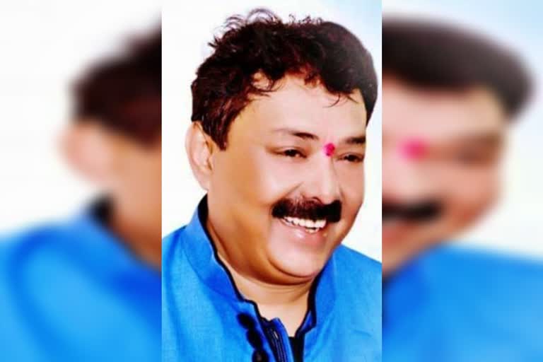 businessman Parasbhai Porwal committed suicide  businessman jumping from 24 floor  Renowned developer businessman suicide in Mumbai  24 ಅಂತಸ್ತಿನ ಕಟ್ಟಡದ ಮೇಲಿಂದ ಜಿಗಿದು ಉದ್ಯಮಿ ಆತ್ಮಹತ್ಯೆ  ಕಟ್ಟಡದ ಮೇಲಿಂದ ಜಿಗಿದು ಉದ್ಯಮಿ ಆತ್ಮಹತ್ಯೆ  ಖ್ಯಾತ ಡೆವಲಪರ್ ಪರಸಭಾಯ್ ಪೋರ್ವಾಲ್  24 ಅಂತಸ್ತಿನ ಕಟ್ಟಡದ ಮೇಲಿಂದ ಜಿಗಿದು ಆತ್ಮಹತ್ಯೆ  ಕಲಾಚೌಕಿ ಪ್ರದೇಶದ ಶಾಂತಿಕಮಲ್ ಟವರ್‌  ಪೋರ್ವಾಲ್ ಬರೆದಿರುವ ಡೆತ್​ನೋಟ್​ ಪೊಲೀಸರು ಪತ್ತೆ