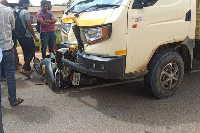 ಹೆದ್ದಾರಿಯಲ್ಲಿ ಭೀಕರ ಅಪಘಾತ: ಸ್ಥಳದಲ್ಲೇ ಇಬ್ಬರು ದುರ್ಮರಣ