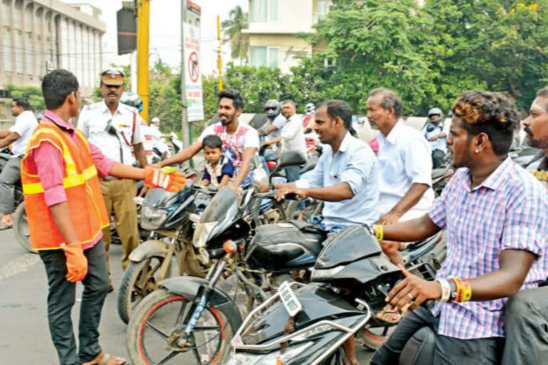 തമിഴ്‌നാട് മോട്ടോർ വാഹന വകുപ്പ്  ഡ്രൈവർ മദ്യപിച്ചാൽ ഒപ്പമുള്ളവരും കുടുങ്ങും  തമിഴ്‌നാട് ട്രാഫിക് നിയമങ്ങൾ  തമിഴ്‌നാട്ടിൽ ട്രാഫിക് നിയമങ്ങൾ പരിഷ്‌കരിച്ചു  ട്രാഫിക് നിയമലംഘനം  മോട്ടോർ വെഹിക്കിൾ ആക്‌ട്  തമിഴ്‌നാട് ട്രാഫിക് പൊലീസ്  ദേശീയ ക്രൈം റെക്കോർഡ്‌സ് ബ്യൂറോ  traffic rule in tamilnadu  fine for people travelling with drunk drivers  tamilnadu traffic police