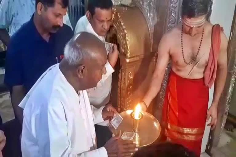 HD Deve Gowda visit to Chamundi hill