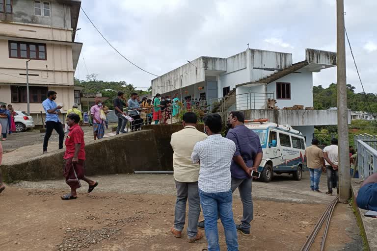 boy dies of poisoning in Idukki  Idukki minor boy death  boy dies of poisoning  idukki death  വിഷം ഉള്ളിൽ ചെന്ന് മരിച്ചു  അഞ്ചാം ക്ലാസുകാരൻ വിഷം ഉള്ളിൽ ചെന്ന് മരിച്ചു  ആൺകുട്ടി മരിച്ചു  ഇടുക്കി മരണം  ഏലപ്പാറ ഹെലിബറിയ  വിഷം ഉള്ളിൽ ചെന്ന് മരണം  പീരുമേട് പൊലീസ്