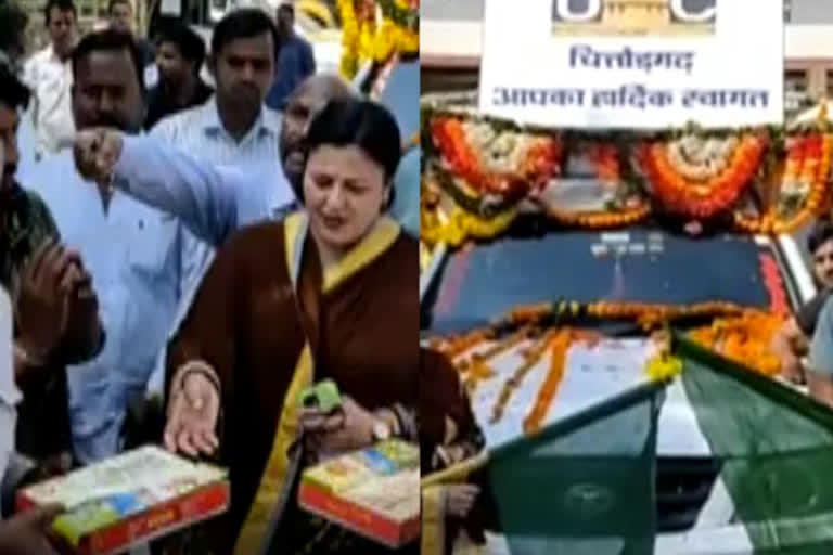 Sweets and crackers in gift pack for needy in Chittorgarh on this Diwali
