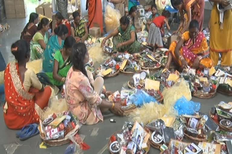 Gift hamper for Diwali preparing in raipur
