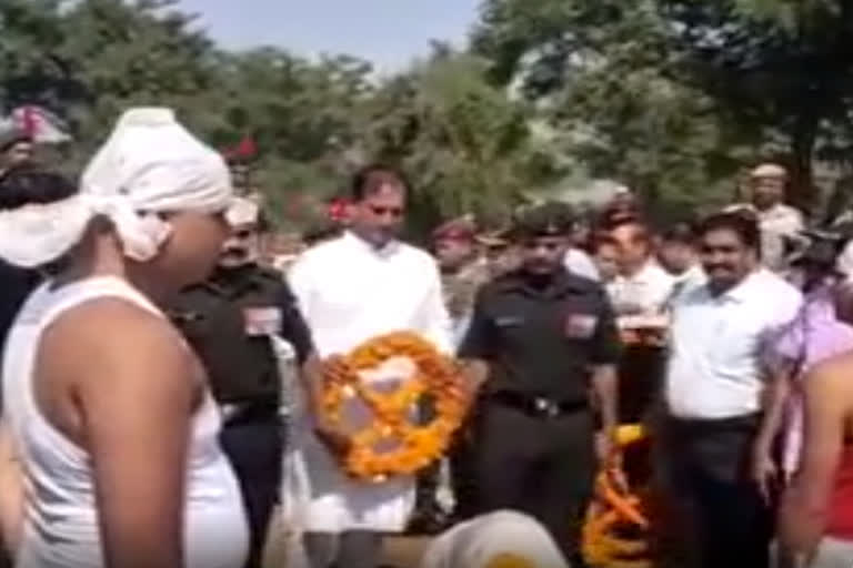 Last rites of Jhunjhunu jawan Jai Singh in his ancestral village