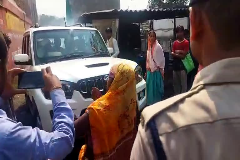 singrauli women stopped riti pathak car