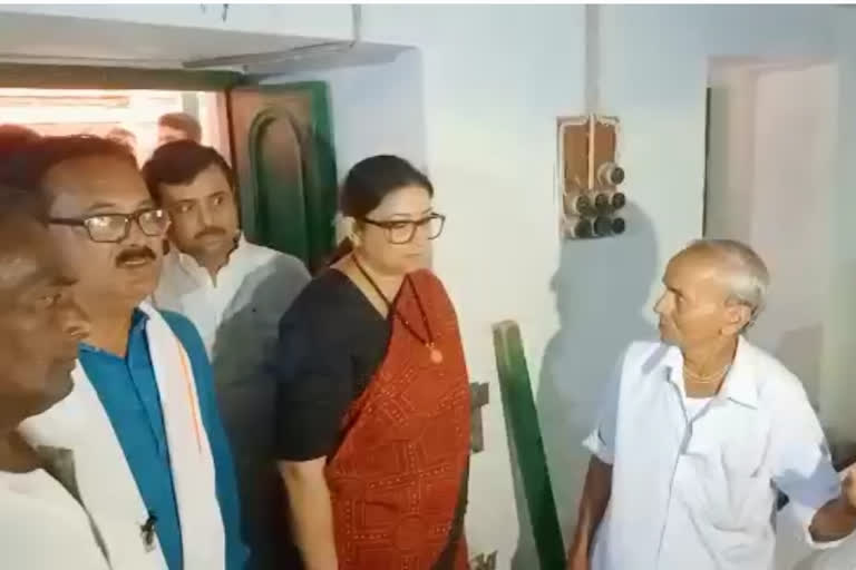 Smriti Irani visits raped BJP worker house at Howrah