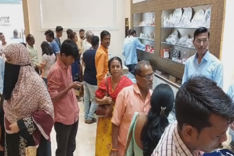 jalgaon gold customers flock