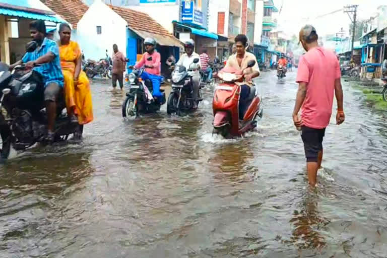 சேலத்தாம்பட்டி ஏரி நிரம்பியது- தண்ணீர் ஊருக்குள் புகுந்ததால் பொது மக்கள் அவதி!