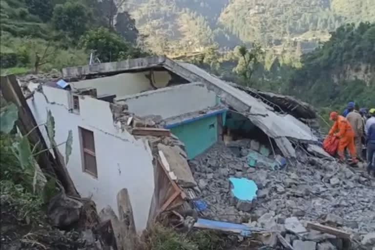 Chamoli landslide  people killed in chamoli landslide  ചമോലിയിൽ ഉരുൾപൊട്ടൽ  ചമോലി ഉരുൾപൊട്ടൽ  ഉരുൾപൊട്ടലിൽ ദാരുണാന്ത്യം  എസ്‌ഡിആർഎഫ് രക്ഷാപ്രവർത്തനം  പിൻദാർ താഴ്‌വര  ഉരുൾപൊട്ടൽ