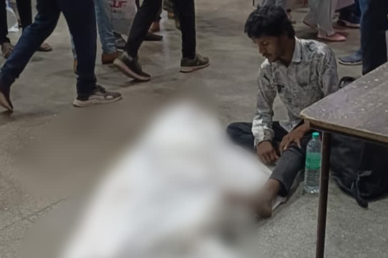 Police refute stampede rumours as man dies at Pune railway station