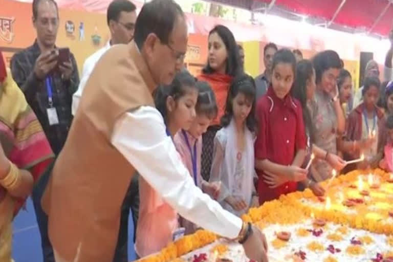 MP: CM Shivraj Singh celebrates Diwali with orphans, distributes sweets and five thousand each