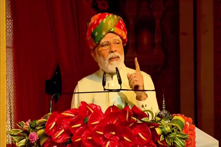 PM Modi offers prayers to Ram Lalla in Ayodhya