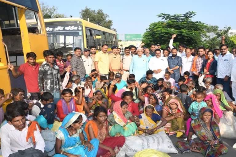 70 laborers trapped in solapur maharashtra