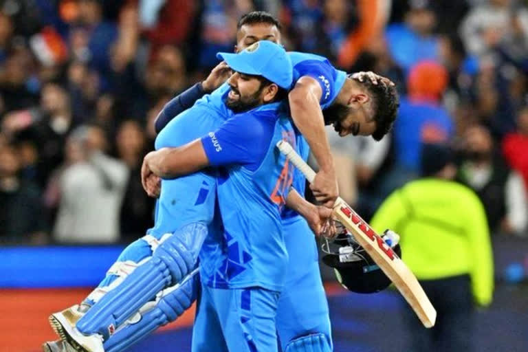 Rohit Sharma heaps praise on Kohli  Virat Kohli best innings against Pakistan  India vs Pakistan  T20 World Cup  Rohit statement after India win  ವಿರಾಟ್​ ಅತ್ಯಾದ್ಭುತ ಆಟಕ್ಕೆ ನನ್ನ ಸೆಲ್ಯೂಟ್  ಕೊಹ್ಲಿಯನ್ನು ಭುಜದ ಮೇಲೆ ಹೊತ್ತು ತಿರುಗಿದ ರೋಹಿತ್​ ಅಭಿಮಾನಿಗಳಿಗೆ ದೀಪಾವಳಿಯ ಉಡುಗೊರೆ  2022ರ ಟಿ20 ವಿಶ್ವಕಪ್‌  ಟೀಂ ಇಂಡಿಯಾ 4 ವಿಕೆಟ್‌ಗಳಿಂದ ಜಯ  ವಿರಾಟ್​ ಕೊಹ್ಲಿಯ ಅಮೋಘ ಪ್ರದರ್ಶ  best innings Virat has played