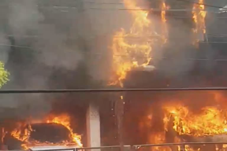 வீடியோ: சென்னையில் தனியார் மருந்து குடோனில் பயங்கர தீ விபத்து