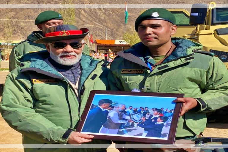 PM Modi's emotional meeting with Army officer after 21 years