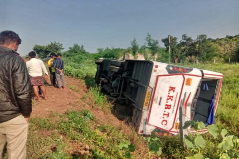 ರಾಜಹಂಸ ಬಸ್​ ಪಲ್ಟಿ