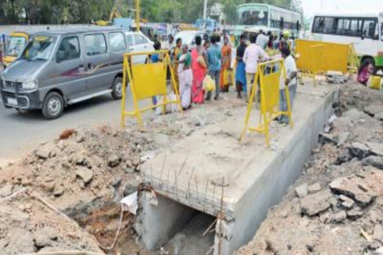 மழைநீர் வடிகால் கட்டுமான பணிகளை முறையாக மேற்கொள்ளாத ஒப்பந்ததாரர்கள் மீது எவ்வித சமரசமும் இல்லாமல் நடவடிக்கை..