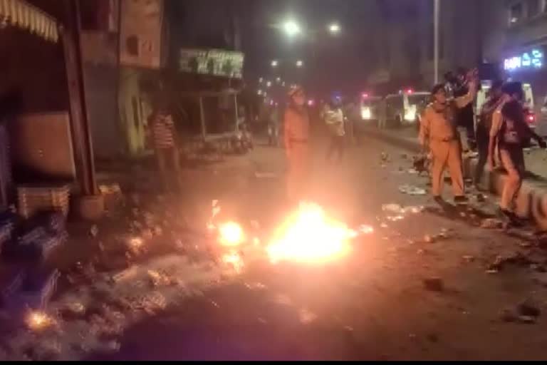 stone pelting occurred near Muslim Medical center in Panigate Vadodara GujaratEtv Bharat