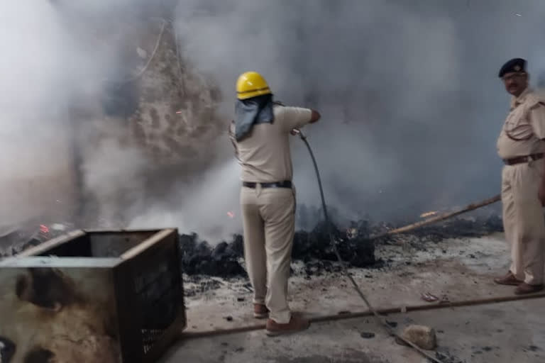 शॉर्ट सर्किट से फूड फैक्ट्री में आग