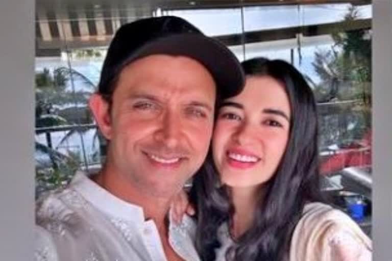 Actress Saba selfie with boyfriend Hrithik