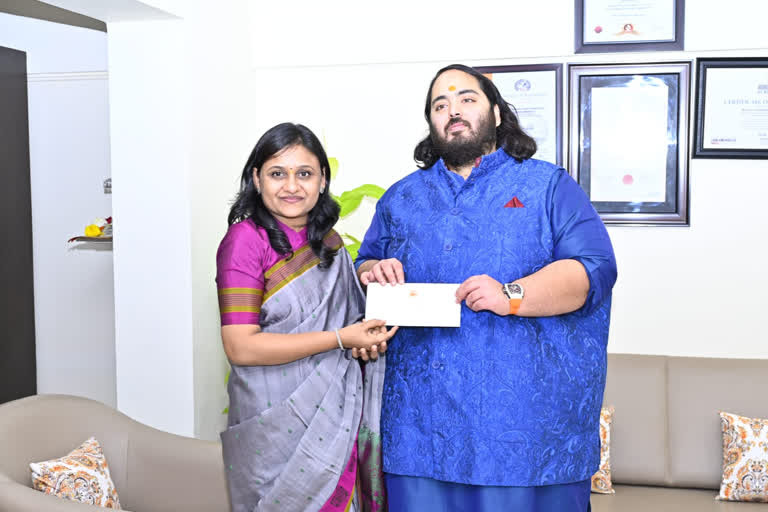 Anil Ambani  donated 1 crore 51 lakh rupees to Shirdi Sai Baba temple