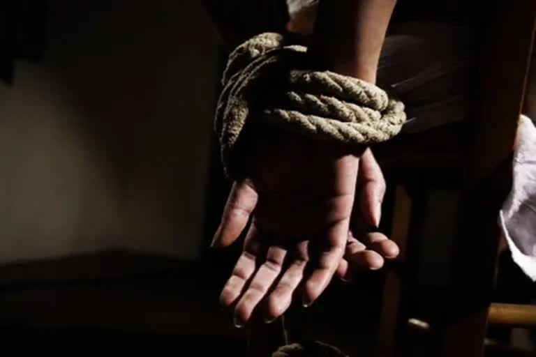 one got arrested for the kidnapping  kidnapping of a merchant  kidnapping of a merchant in thamarasserry  kidnapping in thamarasserry  latest news in kozhikode  latest news today  വ്യാപാരിയെ തട്ടികൊണ്ടുപോയ കേസ്  താമരശേരിയിൽ വ്യാപാരിയെ തട്ടികൊണ്ടുപോയ കേസ്  ഒരാള്‍ പിടിയില്‍  മുഹമ്മദ് ജൗഹർ പിടിയില്‍  muhammed jauhar  മുരിങ്ങാം പുറായിൽ അഷ്റഫിനെ  പണം വാങ്ങിയെടുക്കലായിരുന്നു ഇവരുടെ ലക്ഷ്യ  കോഴിക്കോട് ഏറ്റവും പുതിയ വാര്‍ത്ത  ഇന്നത്തെ പ്രധാന വാര്‍ത്ത