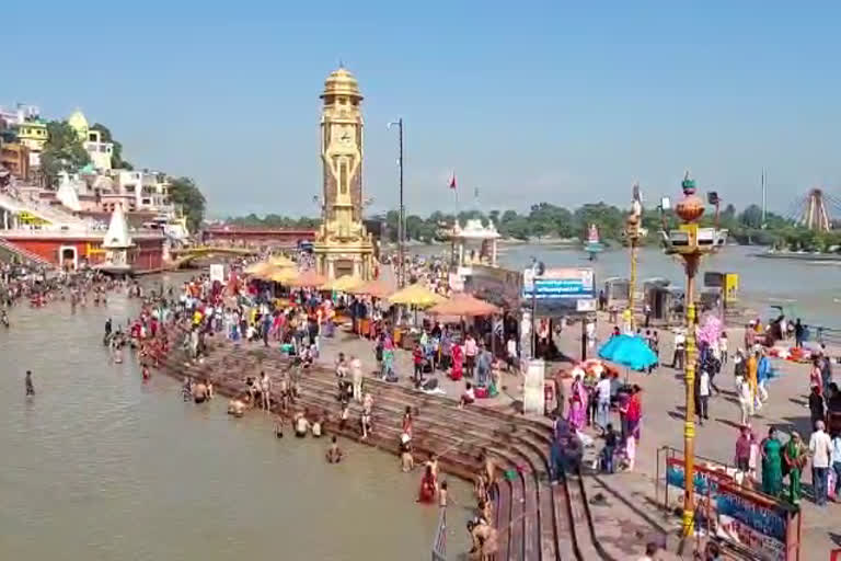 Devotees took holy dip in har ki pauri