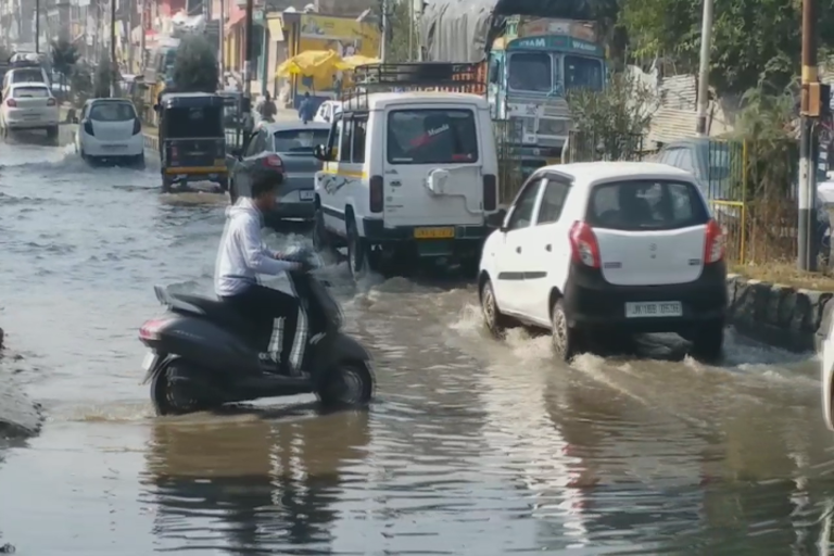 defunct-drainage system in KP road anantnag-irks-residents