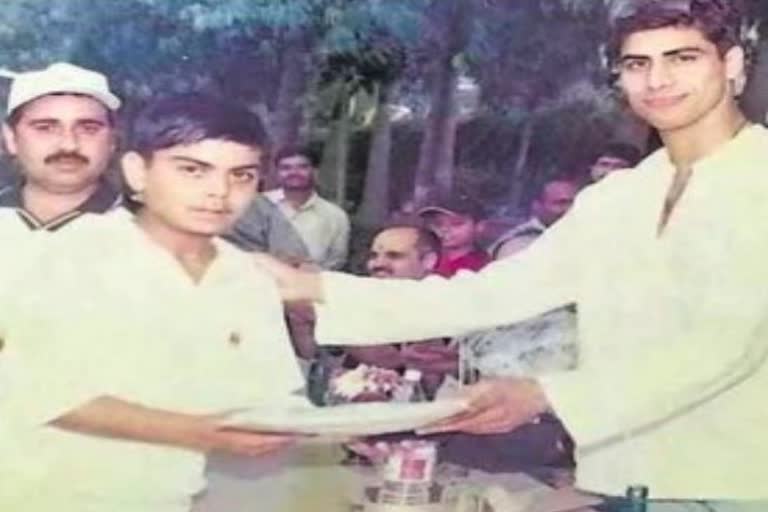 Virat Kohli's childhood picture with Rishi Sunak's doppelganger goes viral, find out the real story