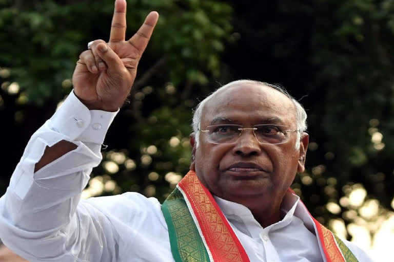 mallikarjun-kharge-takes-oath-as-congress-president