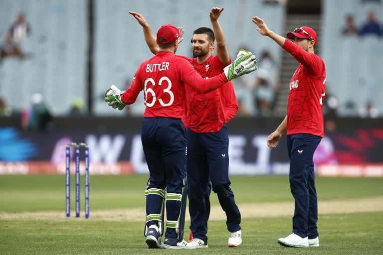 T20 World Cup: Livingstone, Wood shine as England bowl out Ireland for 157