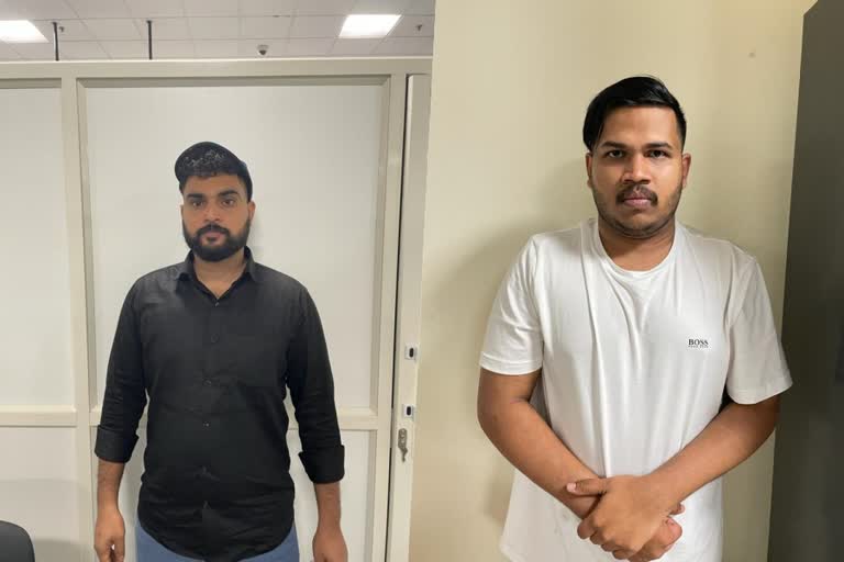 karipur airport gold smuggling  gold smuggling  two got arrested  gold smuggling in karipur airport  smuggling using emergency battery  latest news in malappuram  latest news today  സ്വർണ്ണക്കടത്ത്  കരിപ്പൂരില്‍ സ്വർണ്ണക്കടത്ത്  രണ്ട് പേര്‍ പിടിയില്‍  കസ്റ്റംസിന്റെ സ്വർണവേട്ട  എമർജൻസി ബാറ്ററിയിലും  ശരീരത്തിന്‍റെ രഹസ്യ ഭാഗത്തും ഒളിപ്പിച്ച്  കരിപ്പൂർ വിമാനത്താവളത്തിൽ  അഷ്‌കർ അലി  മുഹമ്മദ് അനസ്  മലപ്പുറം ഏറ്റവും പുതിയ വാര്‍ത്ത  ഇന്നത്തെ പ്രധാന വാര്‍ത്ത