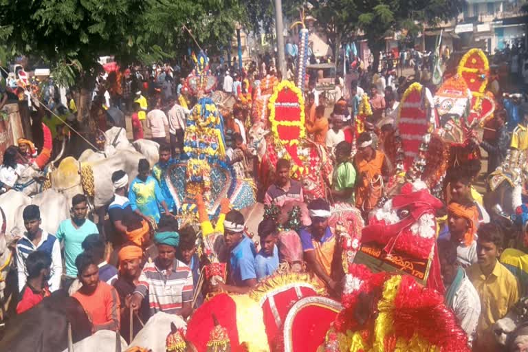 farmers-celebrate-kobbari-hori-game-at-haveri