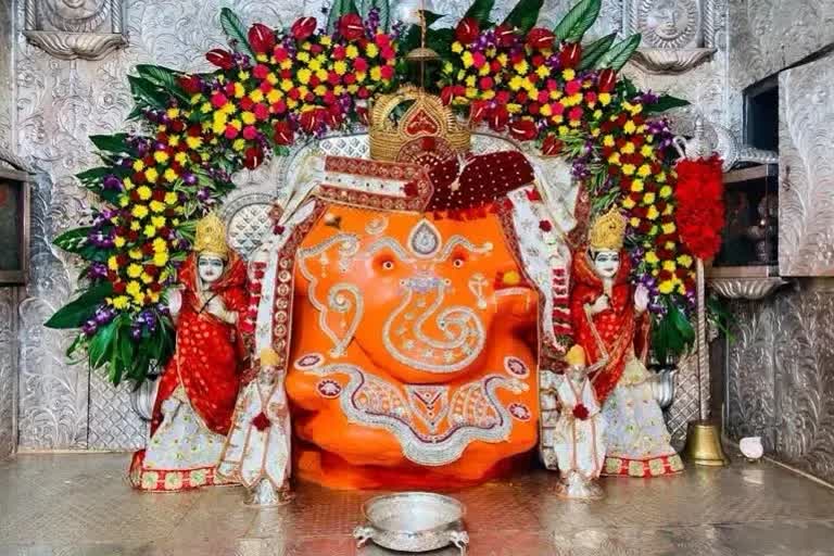 indore flower shop of khajrana temple complex