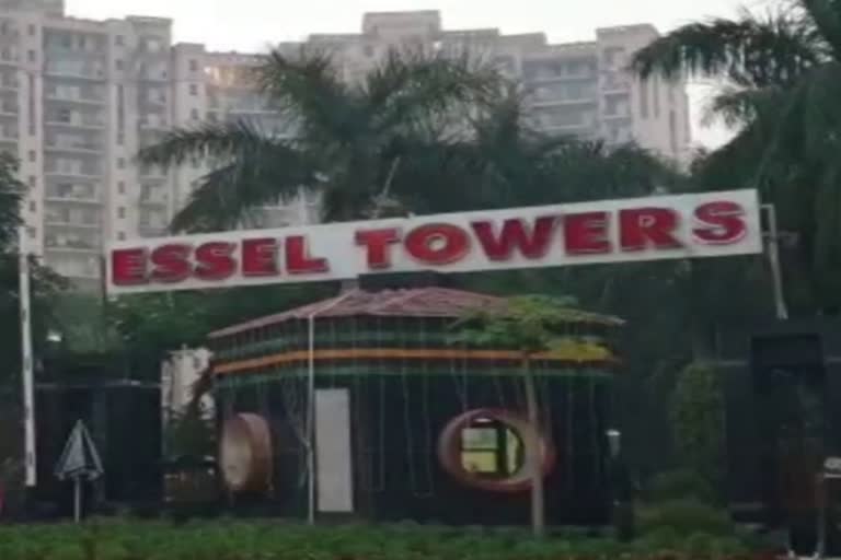 Fire break out in Essel Tower flat