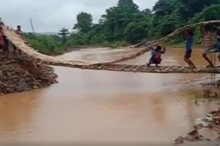 Villagers slamming government, craft bridge by themselves