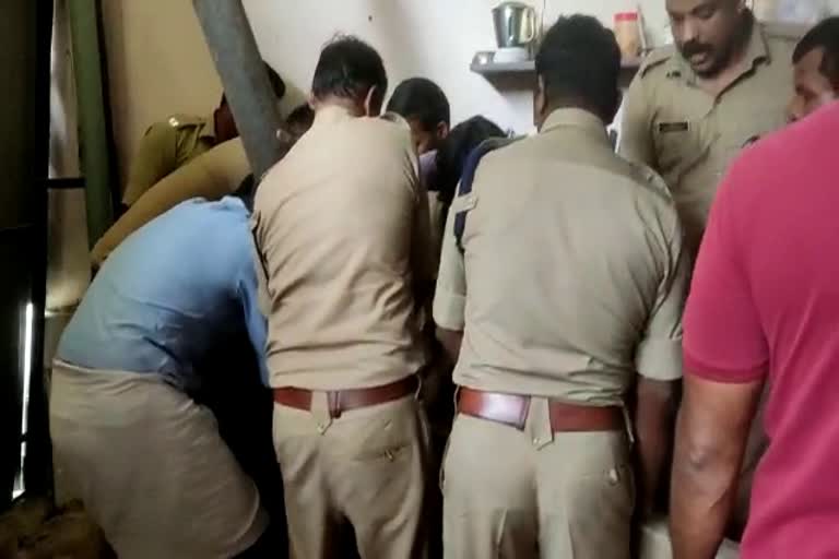 കിണറ്റില്‍ വീണ ഹോട്ടല്‍ ജീവനക്കാരി  A hotel employee who fell into a well was rescued  തൃശൂര്‍ വാര്‍ത്തകള്‍  തൃശൂര്‍ ജില്ല വാര്‍ത്തകള്‍  തൃശൂര്‍ പുതിയ വാര്‍ത്തകള്‍  കേരള വാര്‍ത്തകള്‍  kerala news updates  latest news updates in kerala