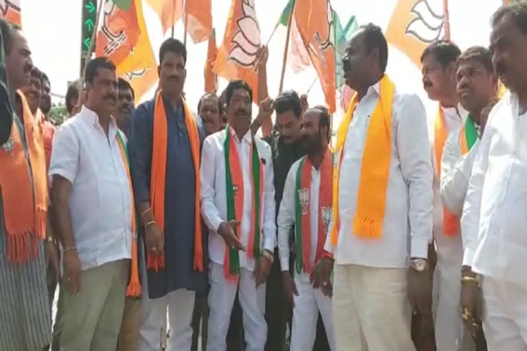 bjp leaders protest at lb nagar