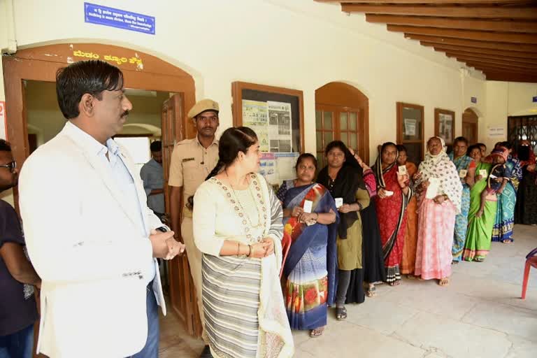 dc-cast-his-vote-standing-in-line-with-his-wife