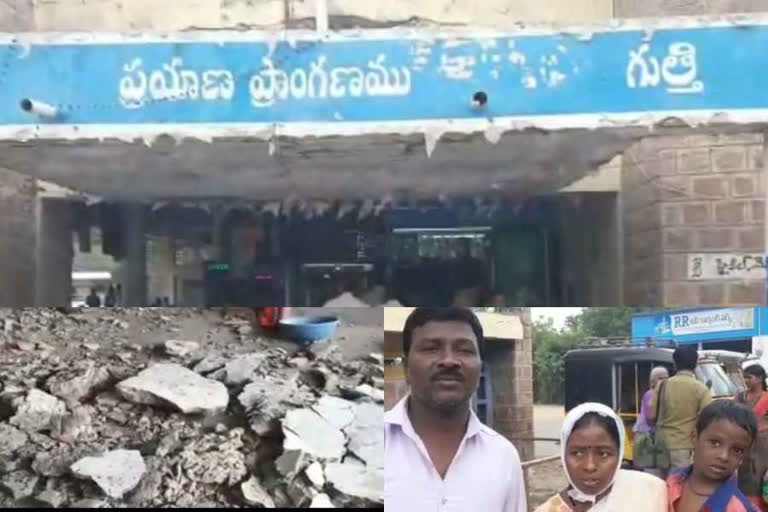 Gutti RTC bus stand roof collapses