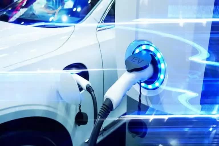 EU approves ban on new Gasoline and Diesel cars  EU  Gasoline and Diesel cars  ആഗോളതാപനം  ഗ്യാസൊലിന്‍  ഡീസല്‍  യൂറോപ്യന്‍ യൂണിയന്‍  ഹരിതഗൃഹ വാതകങ്ങളുടെ പുറന്തള്ളല്‍  Global warming  Green house gases  EU approves ban on new Petrol and Diesel cars  പെട്രോള്‍  ഡീസല്‍