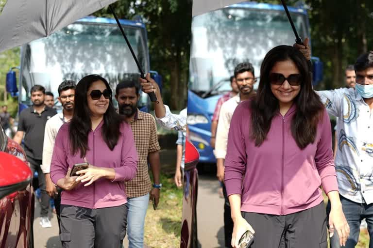 ജ്യോതിക കാതല്‍ ലൊക്കേഷനില്‍  ജ്യോതിക  കാതല്‍  Jyothika in Mammootty starrer Kaathal  Mammootty starrer Kaathal  Mammootty  Jyothika joins Mammootty movie  Jyothika in Kaathal location  Jyothika back to Malayalam film  Kaathal cast and crew  മമ്മൂട്ടി